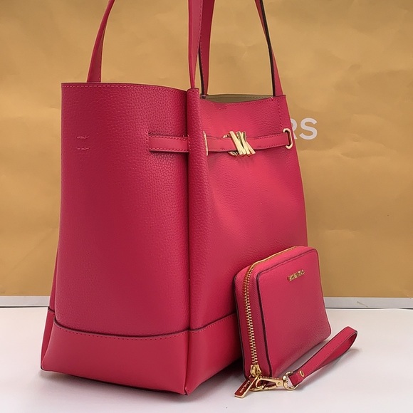 MICHAEL KORS
Reed Large Leather Belted Tote
Shoulder Bag
&multifunctional wallet - Picture 3 of 16